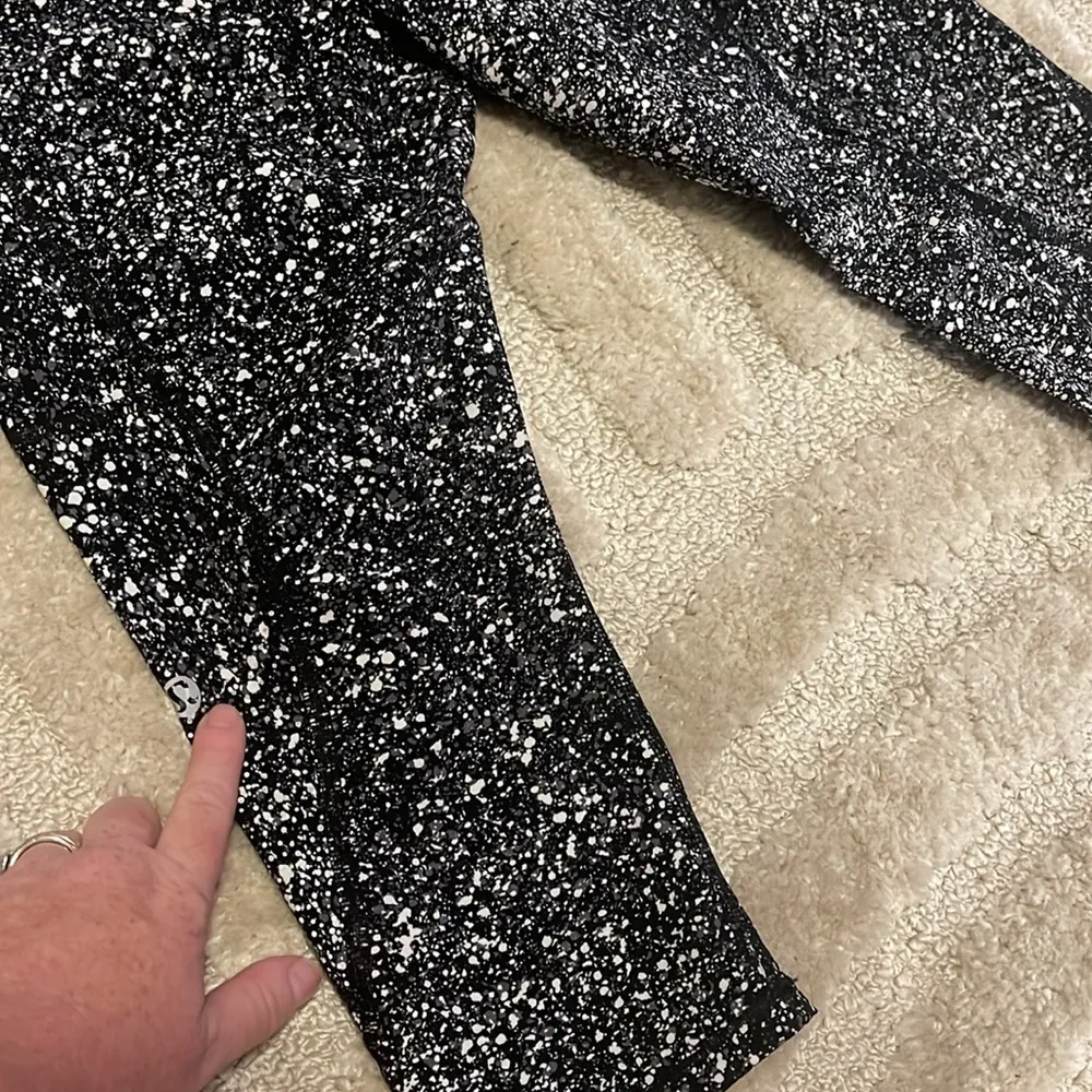 Lululemon leggings black white pocket size 6 - Image 4