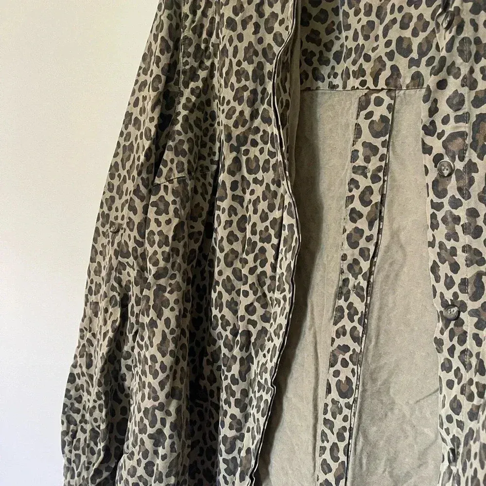 KUT from the Cloth Y2K green/black animal print button down fall top - Image 5