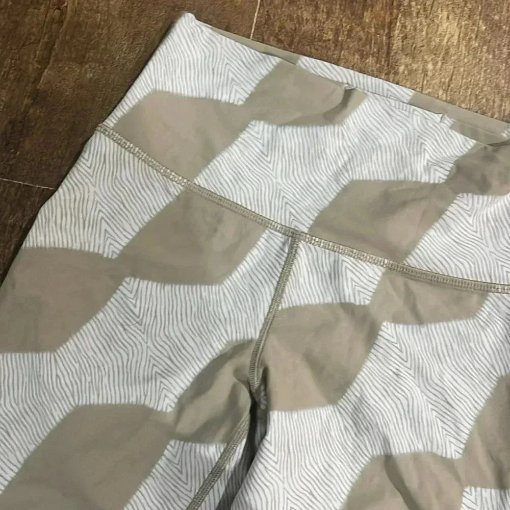 Aerie Printed Chill Play Move High Waist Leggings Medium - Image 4