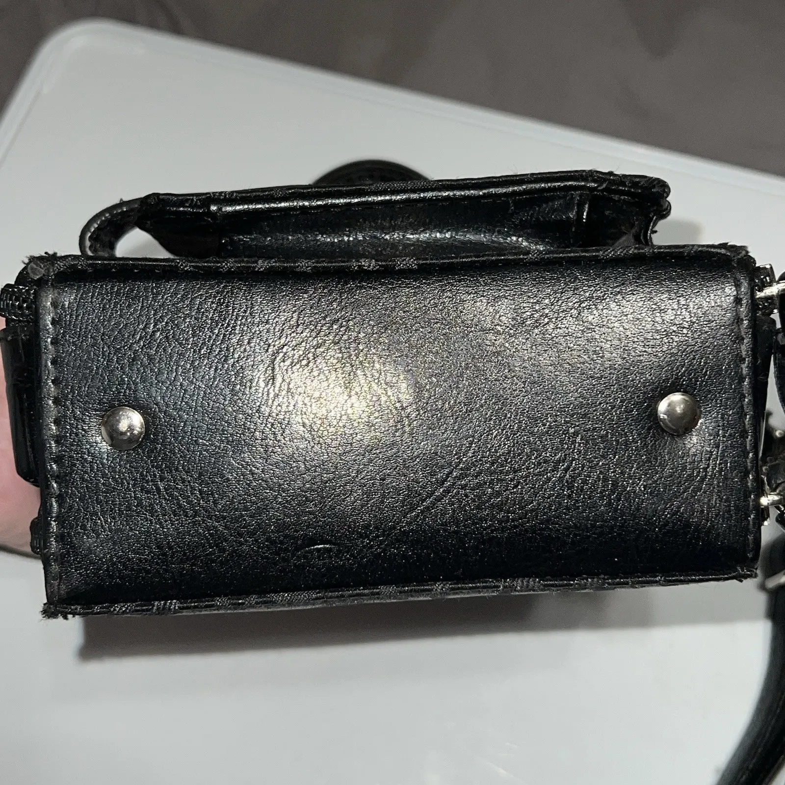 Vtg Black Crocodile Embossed Small Top Handle Bag Heart Accent Crossbody Strap - Image 5