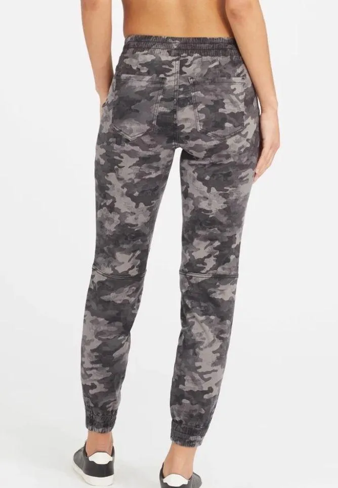 NWT SPANX Stretch Twill Cargo Jogger Pant BLACKWASH CAMO M - Image 4