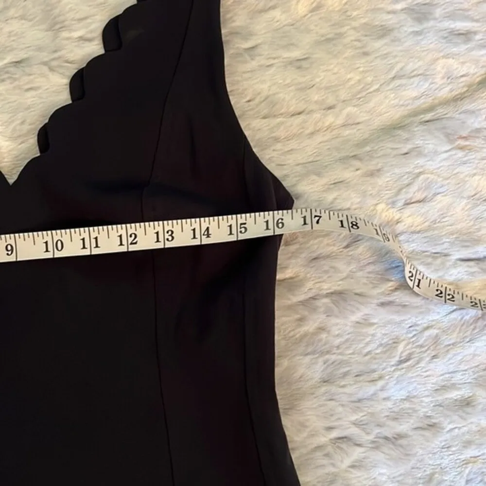 Banana Republic NWT Navy Scalloped Hem V-Neck Dress size 4 - Image 4