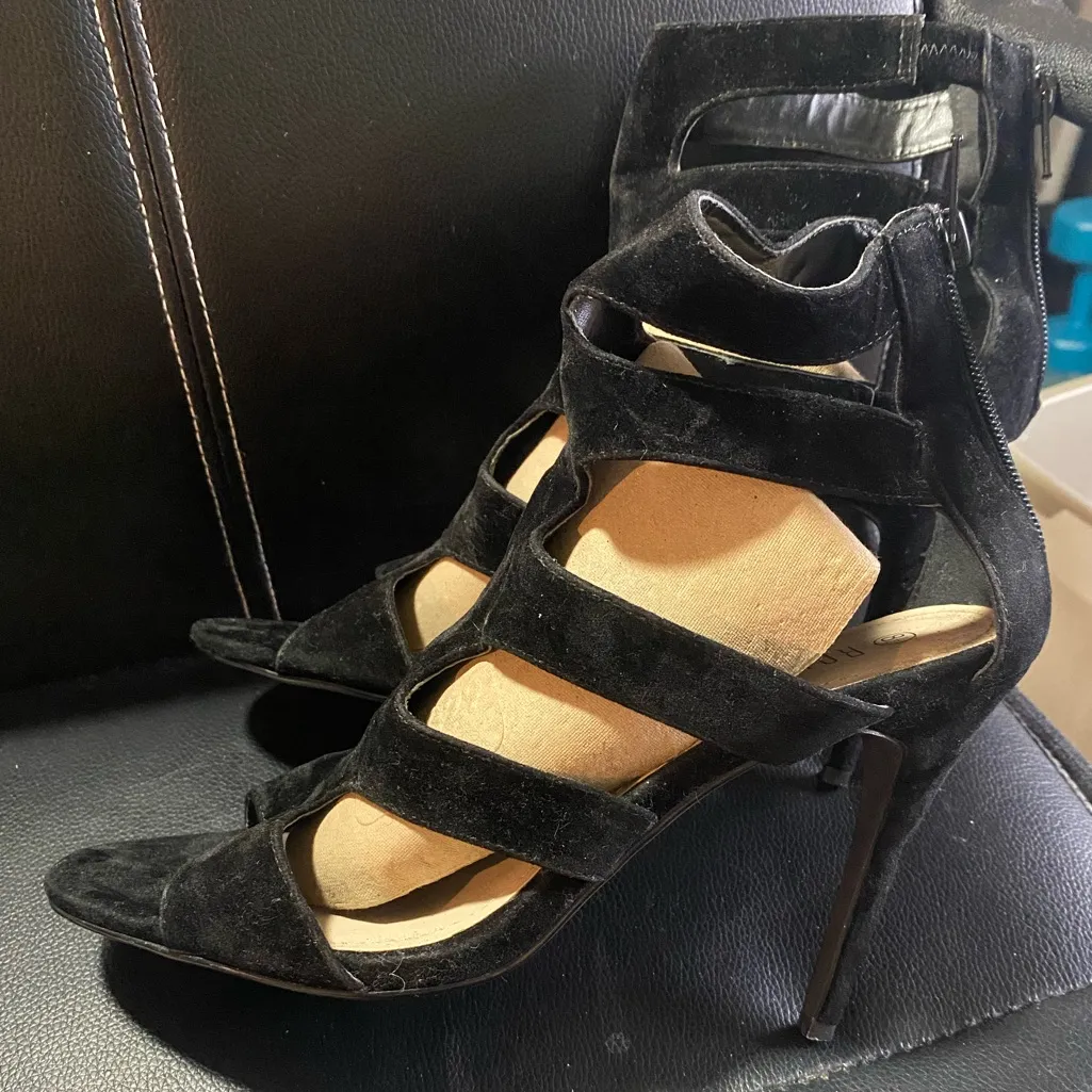 Rouge Helium Faux Suede Elegant Black Stiletto Heel Sandals Size 8 1/2 - Image 6