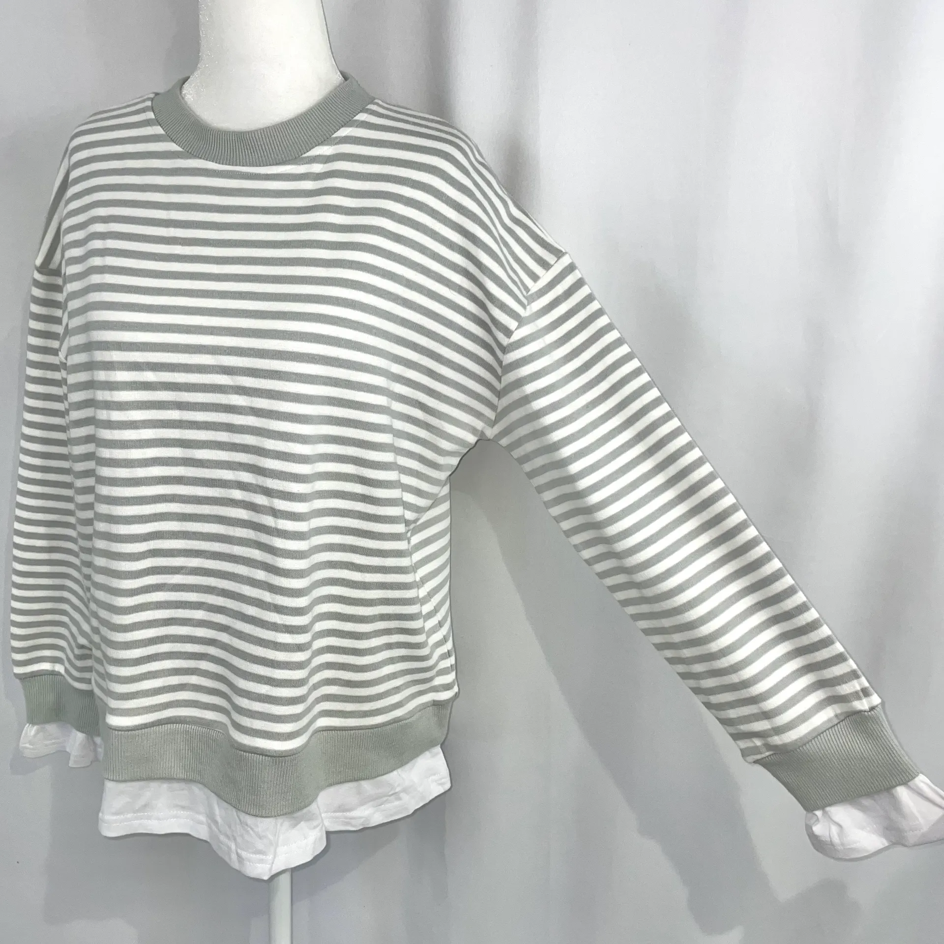 New T-Shirt Hem Striped Sweatshirt Pullover Crewneck Grey White - Image 8