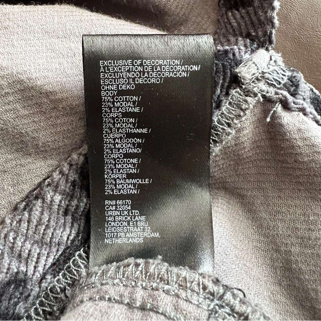 Pilcro Corduroy Mini Skirt in Black and Grey Leopard size 8 - Image 6