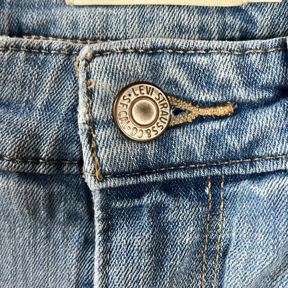 Levi’s Women's Classic Mid Rise Skinny Light Blue Jeans Size 6M W28 L30 - Image 7