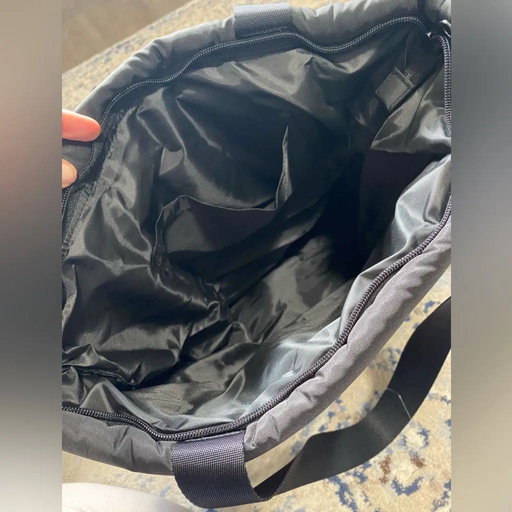 Pink Victoria’s Secret Quilted Puffer Bag Tote Bag Overnight Bag Black NEW - Image 4