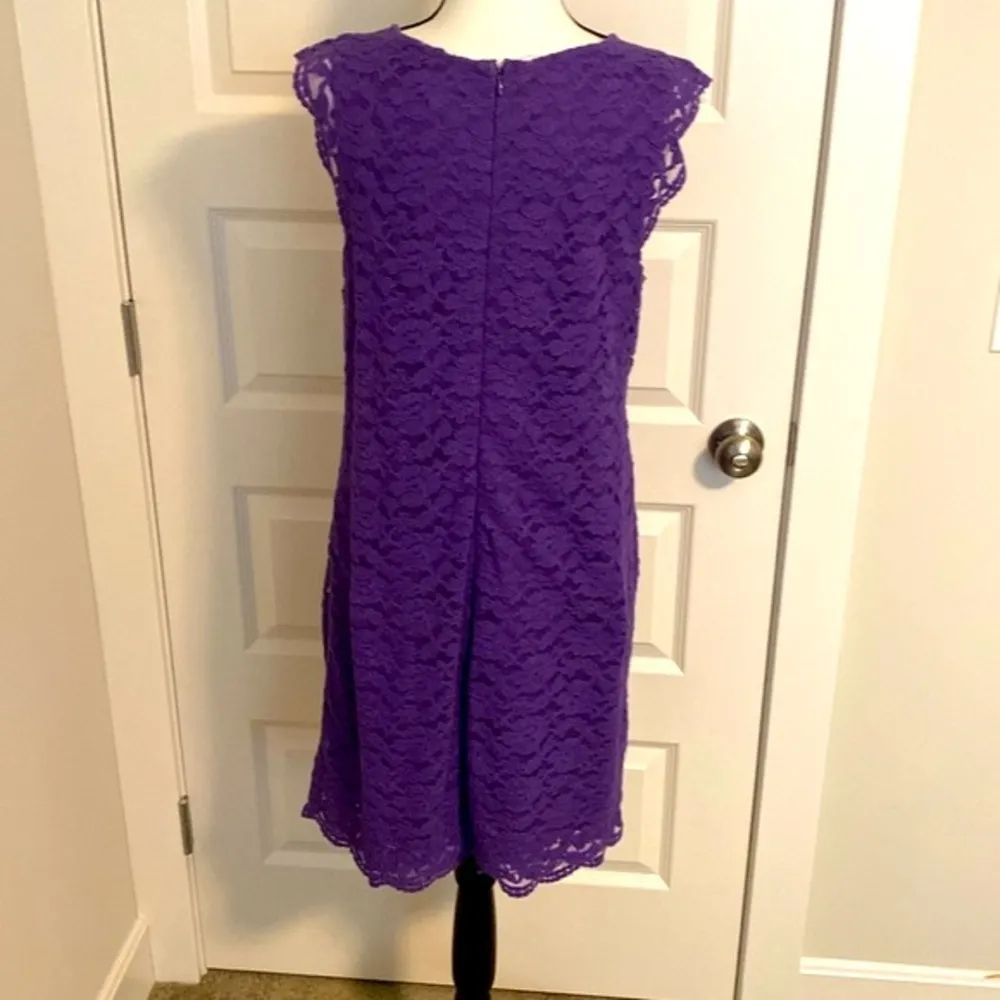 Nicole by Nicole Miller || Purple lace lined shift dress with cap sleeves - Image 5