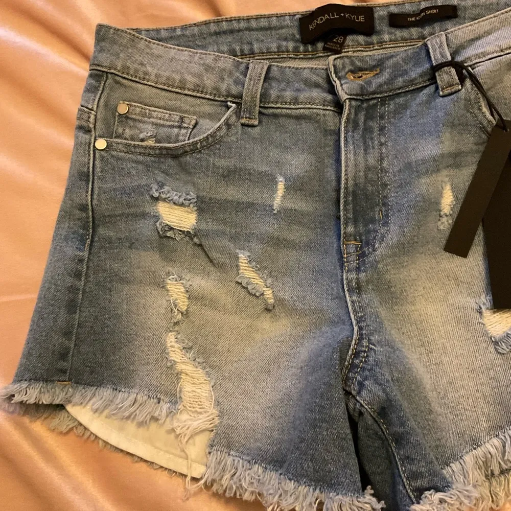 Kendall + Kylie the iconic short size 28 - Image 4