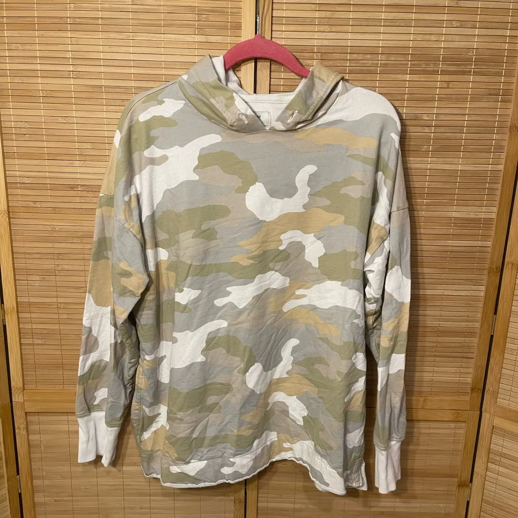 Aerie green camo oversized hoodie sweatshirt long sleeve top woman’s large - Image 2