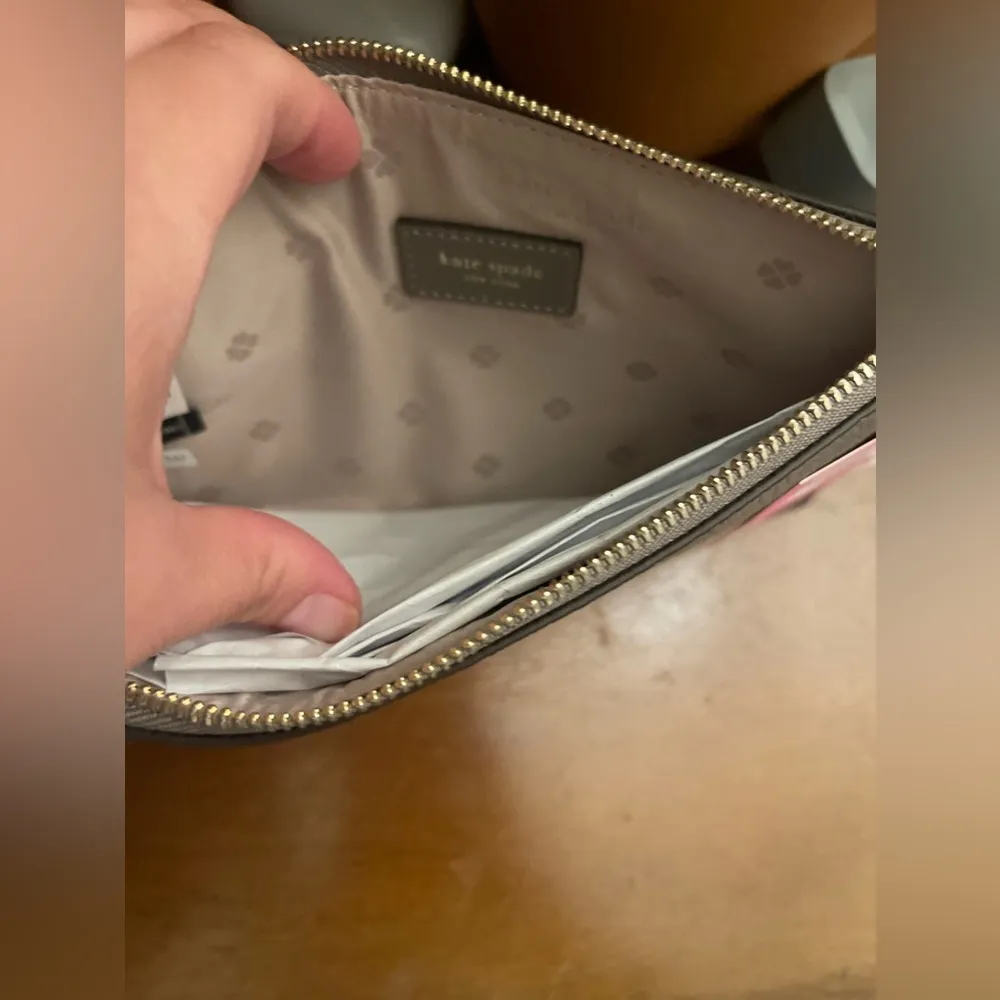 Kate Spade ♠️ wristlet - Image 6