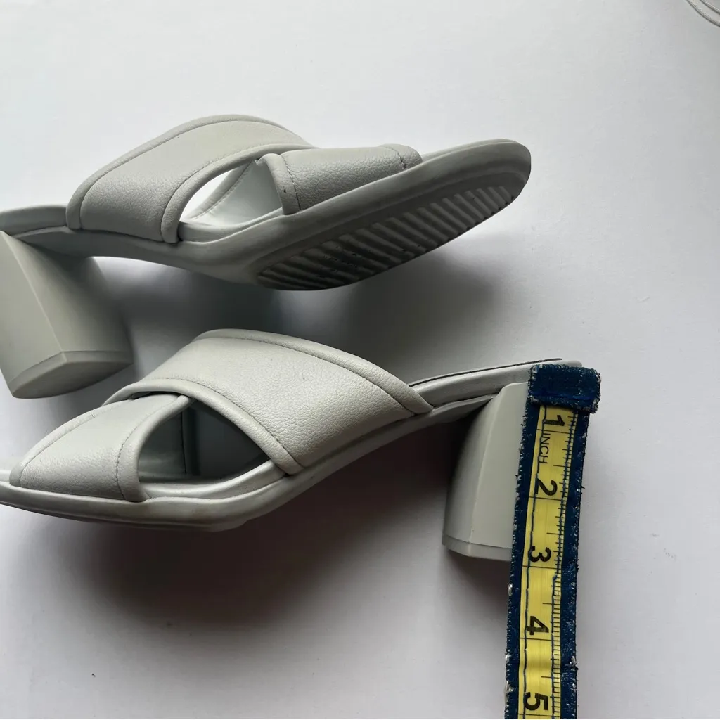 Naturalizer Leather Gray Crisscross Sandals Chunky Heels 9.5 - Image 5