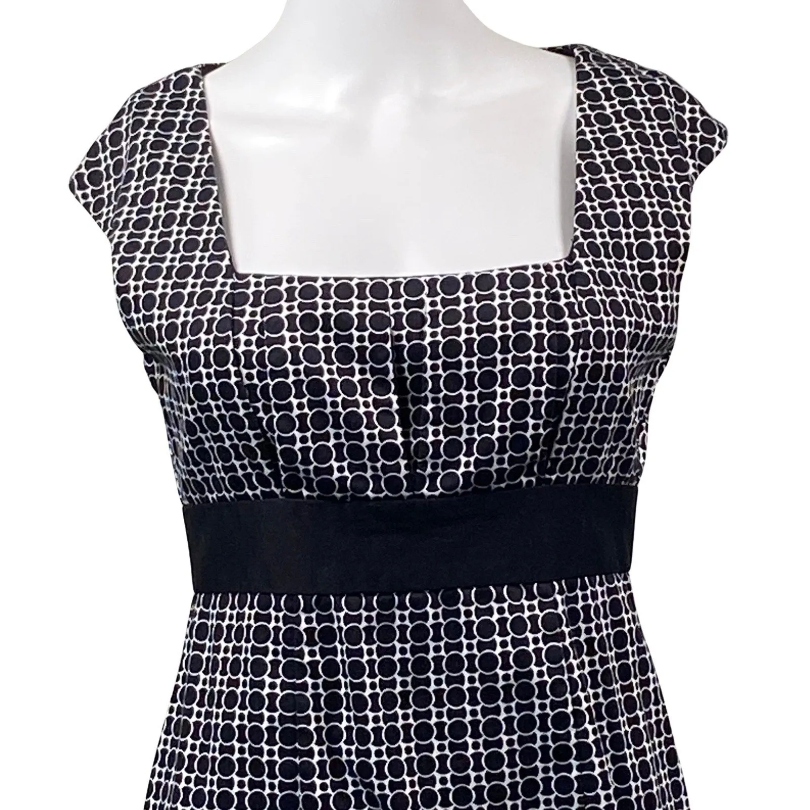 White House Black Market Dress Women's Size 2 Black and White Sheath Geometric - Image 3