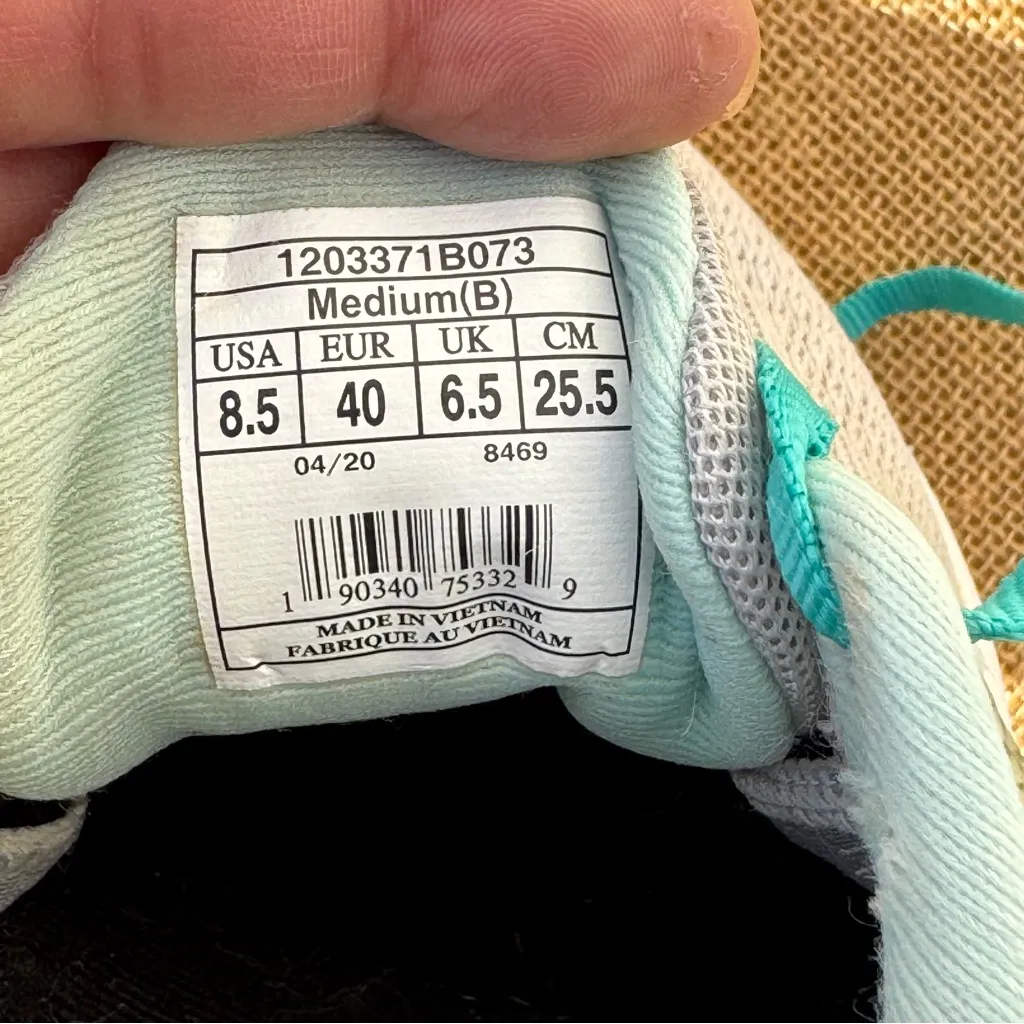 Brooks Revel 4  Women's Size 8.5 Athletic Shoes in Gray and Teal - Image 8