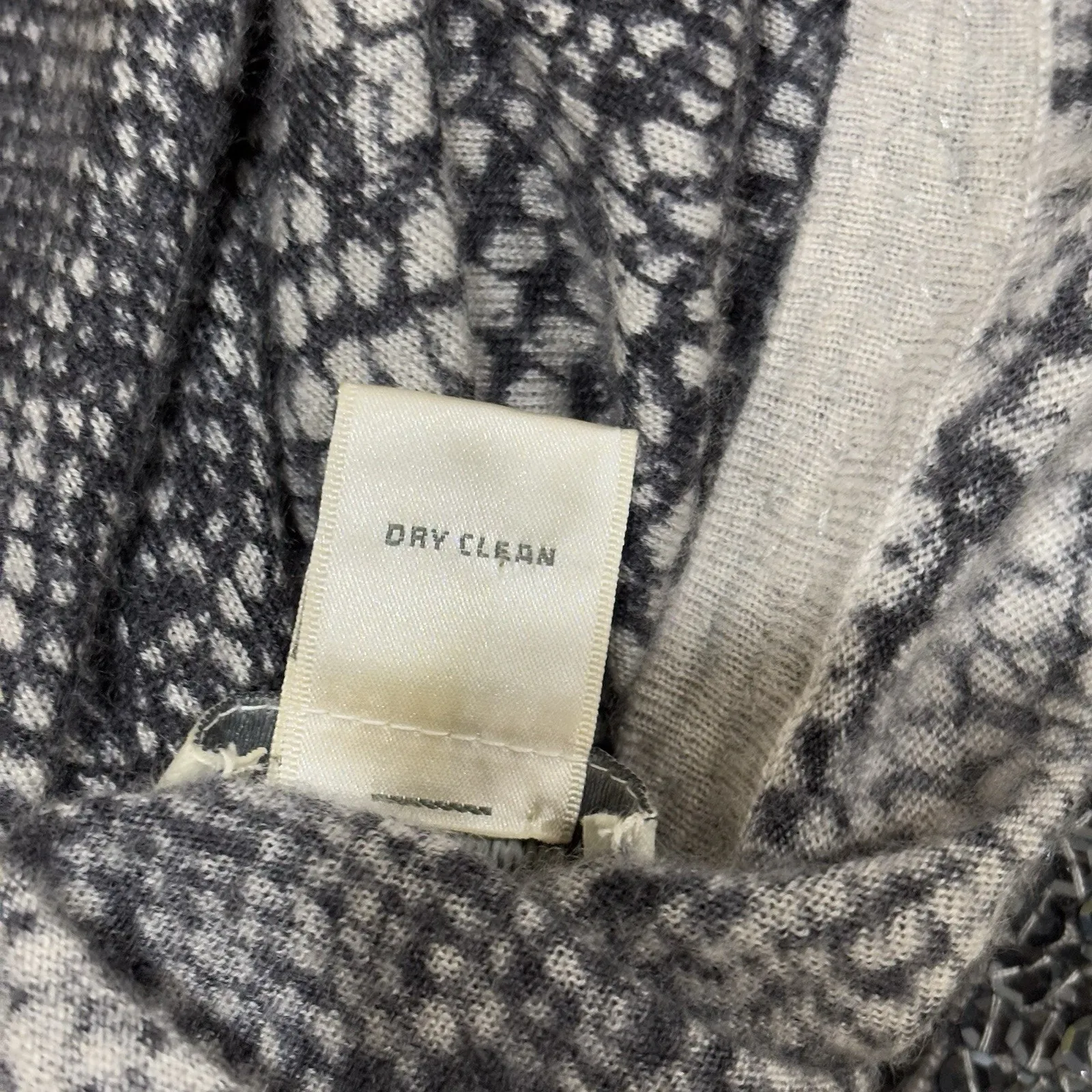 Neiman Marcus Size M Gray Animal Print 100% Cashmere Sequin Trim Keyhole Sweater - Image 6