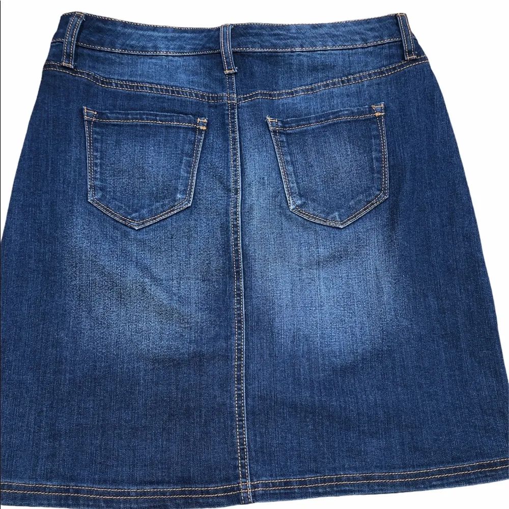 Crown & Ivy size 4 button down denim skirt - Image 3