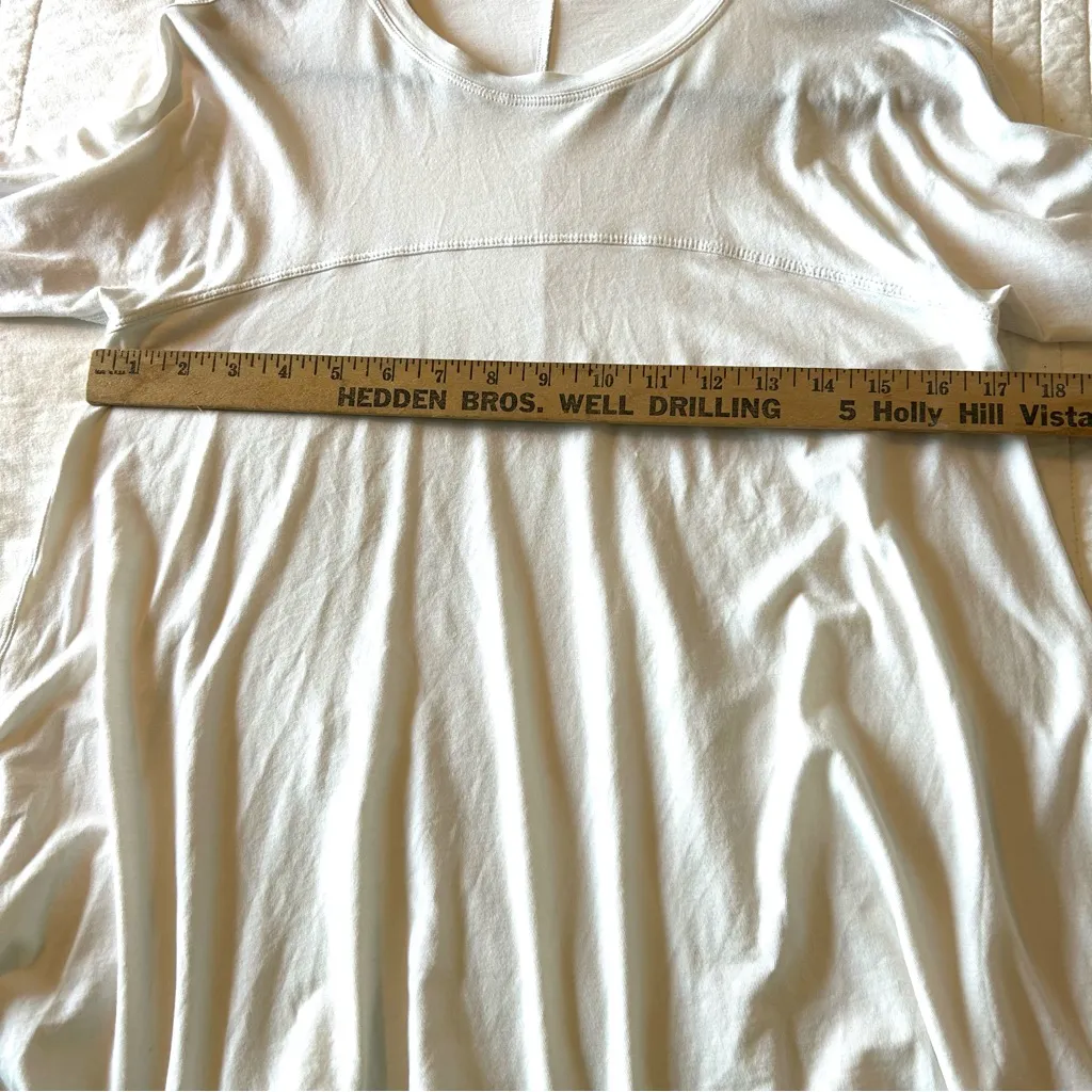 Lululemon Acadia Long Sleeve Solid White
High-Low Swing Tee. Probable Small. - Image 8
