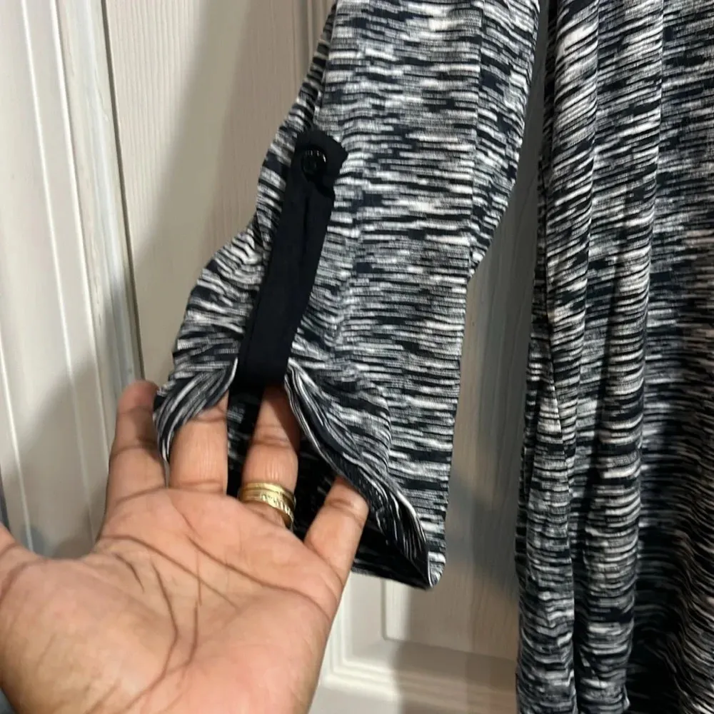 Avenue women’s black and white top. Size 18/20 - Image 6