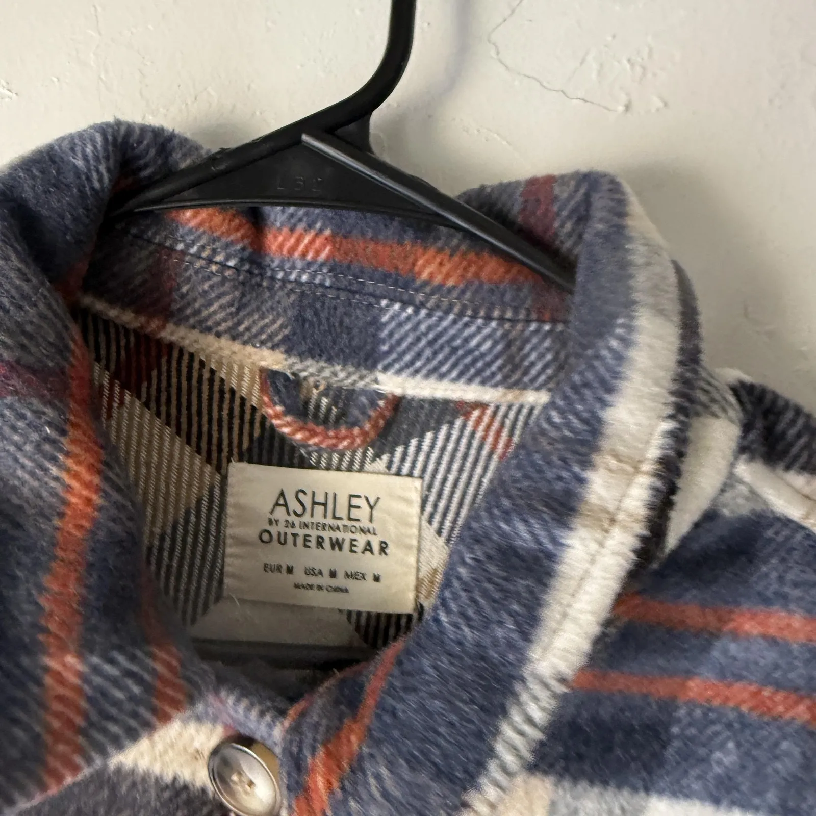 Ashley Outerwear Jacket Womens Medium Blue Red Plaid Button Up Cropped Shacket‎ - Image 4