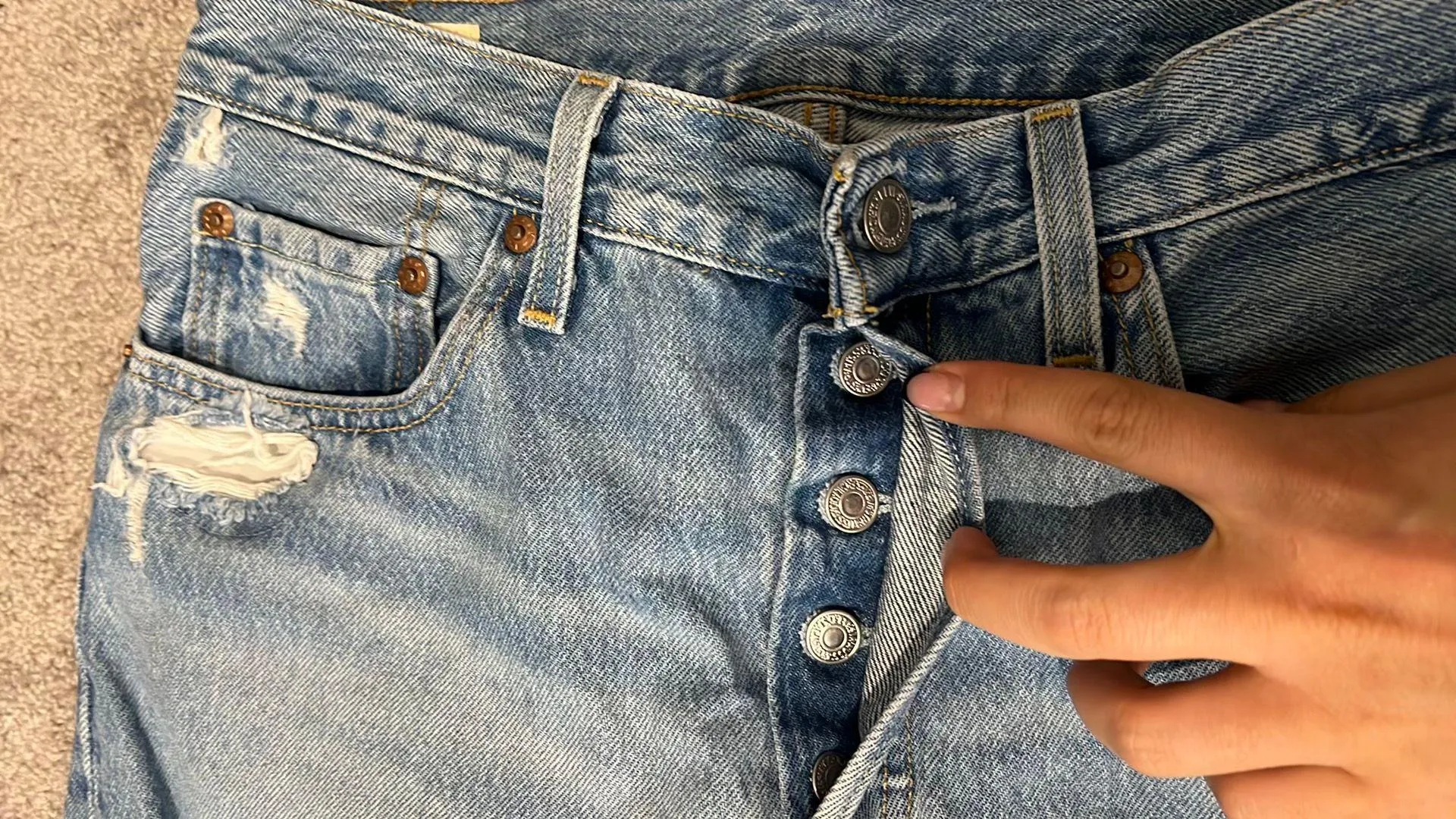 501 Distressed High-Waisted Jeans - Image 4