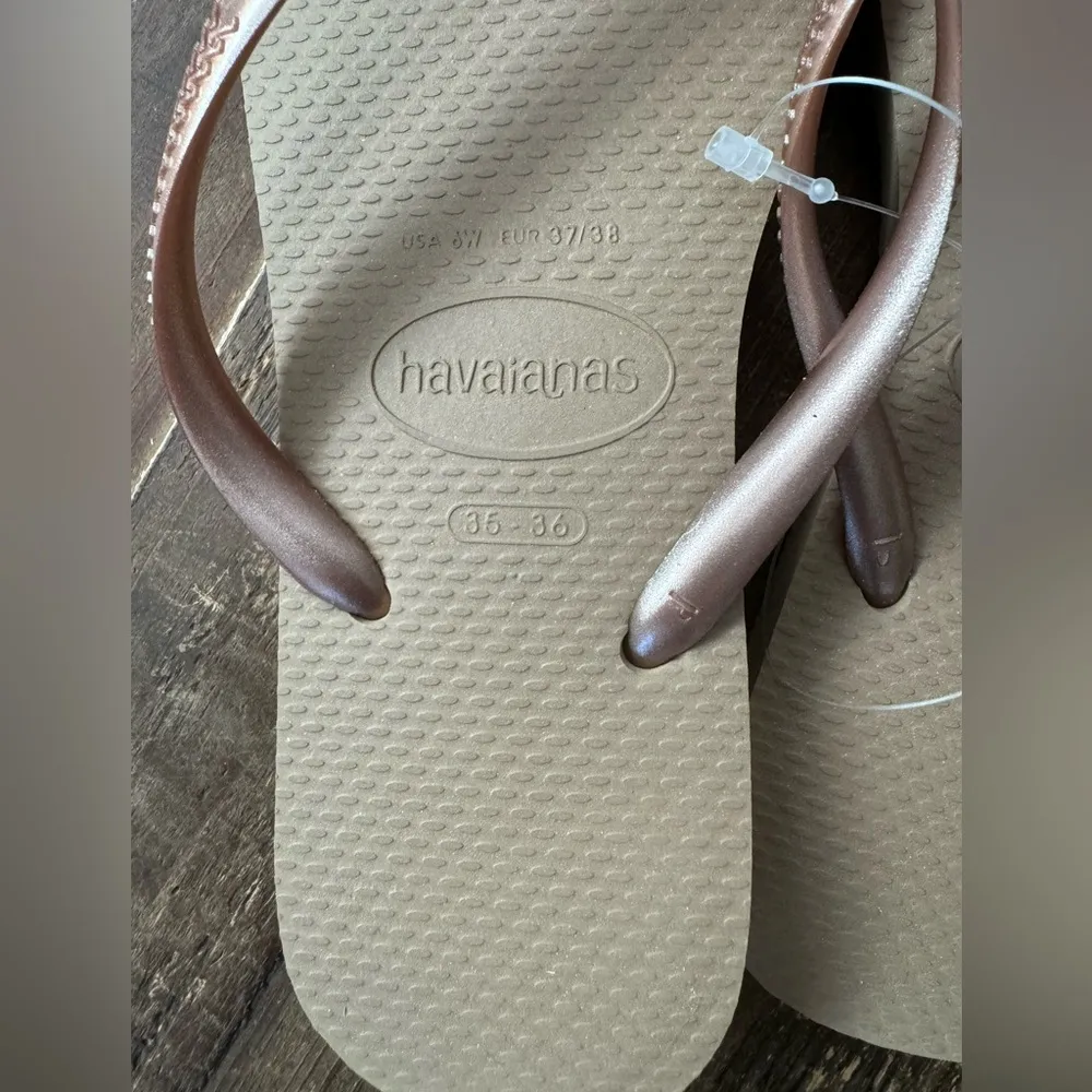 NEW! Havaianas Slim Women’s flip flops in Rose Gold - Image 3