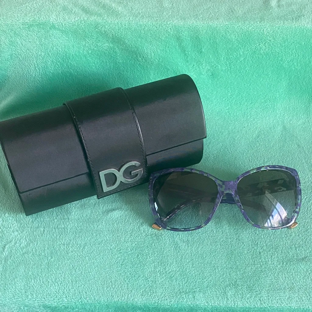 Dolce & Gabbana DG 4111 sunglasses with a violet cube acetate frame - Image 2