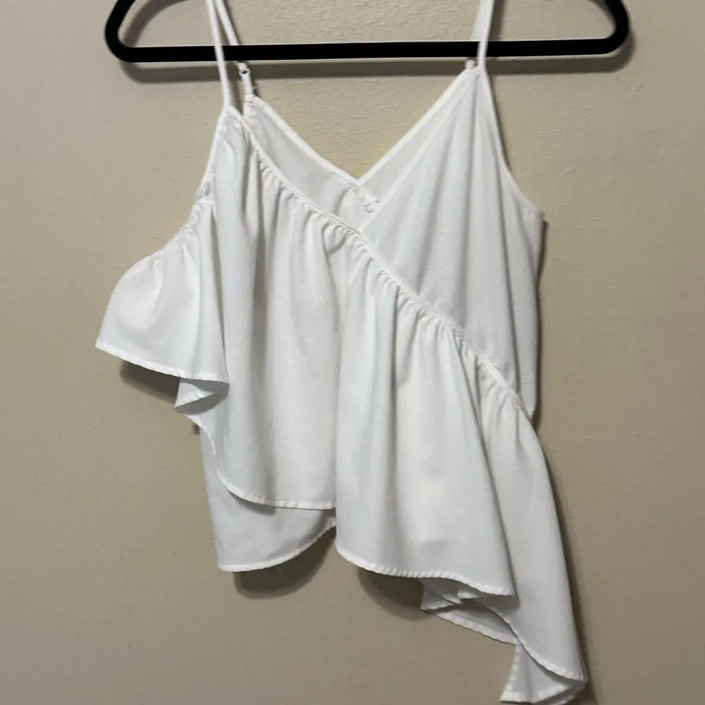 Line & Dot Revolve Marlien‎ Asymmetrical Top Size Small - Image 4