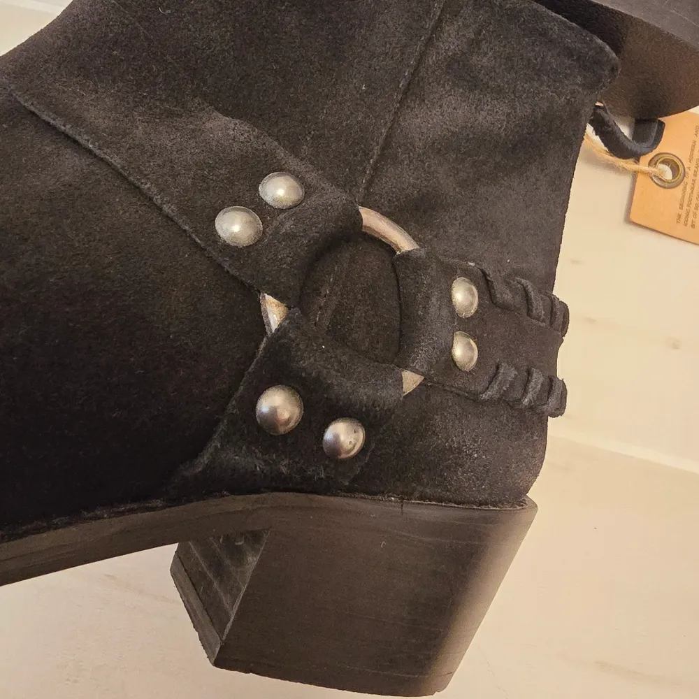 {6} NWT Vintage 7 Alameda Black Suede Western Buckle Ankle Booties - Image 7
