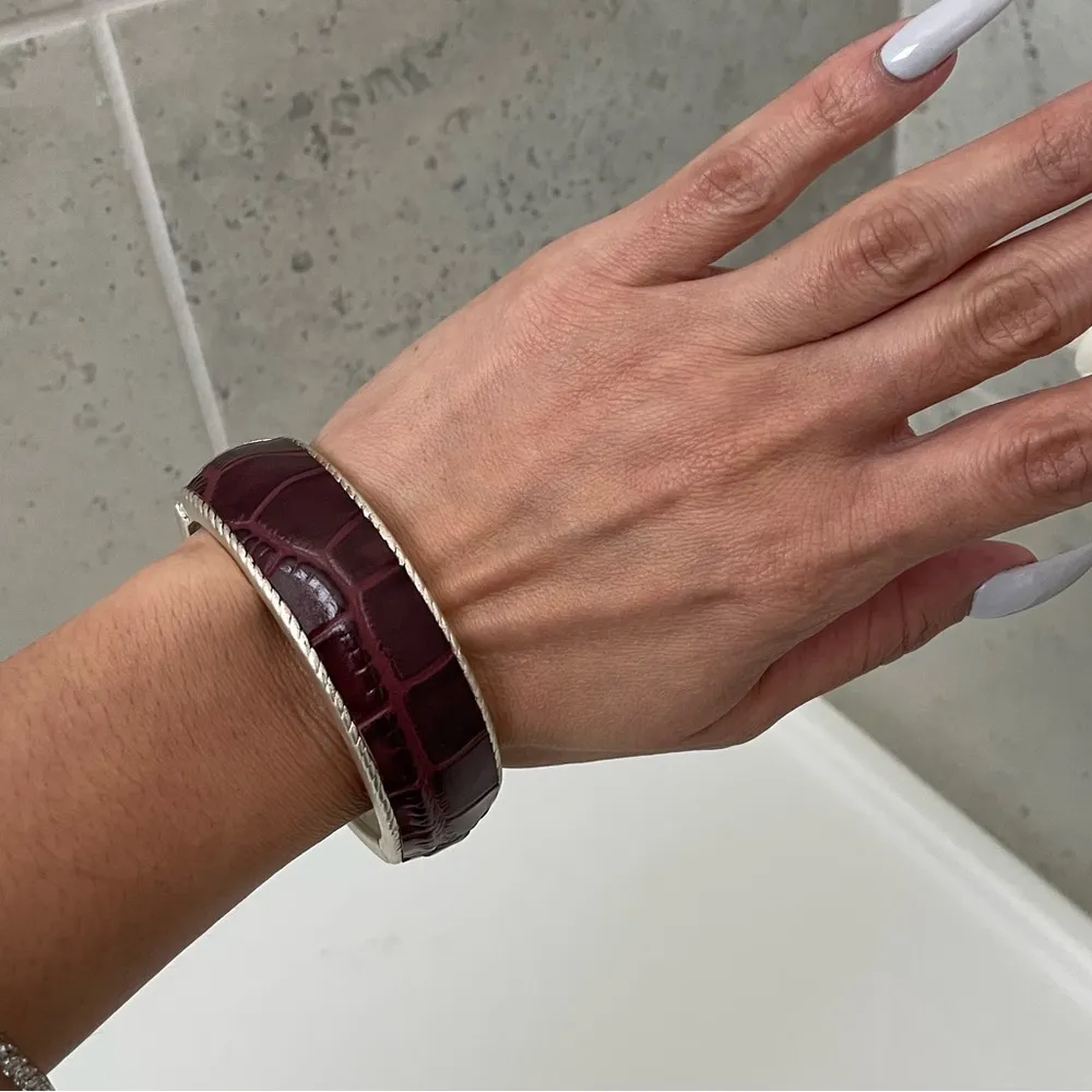 Patricia Nash Sabine Hinged Bracelet Size M/L - Image 9