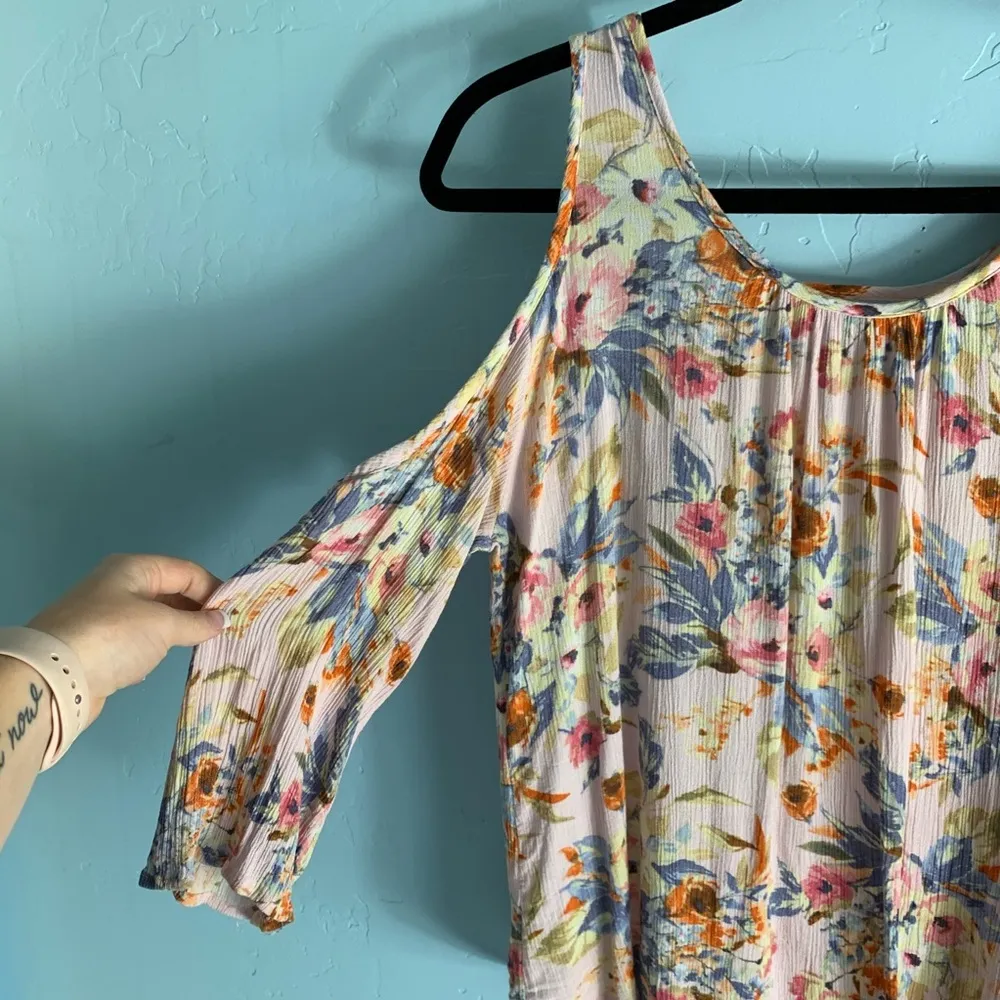 Pink Floral Cold Shoulder Blouse size Medium - Image 2