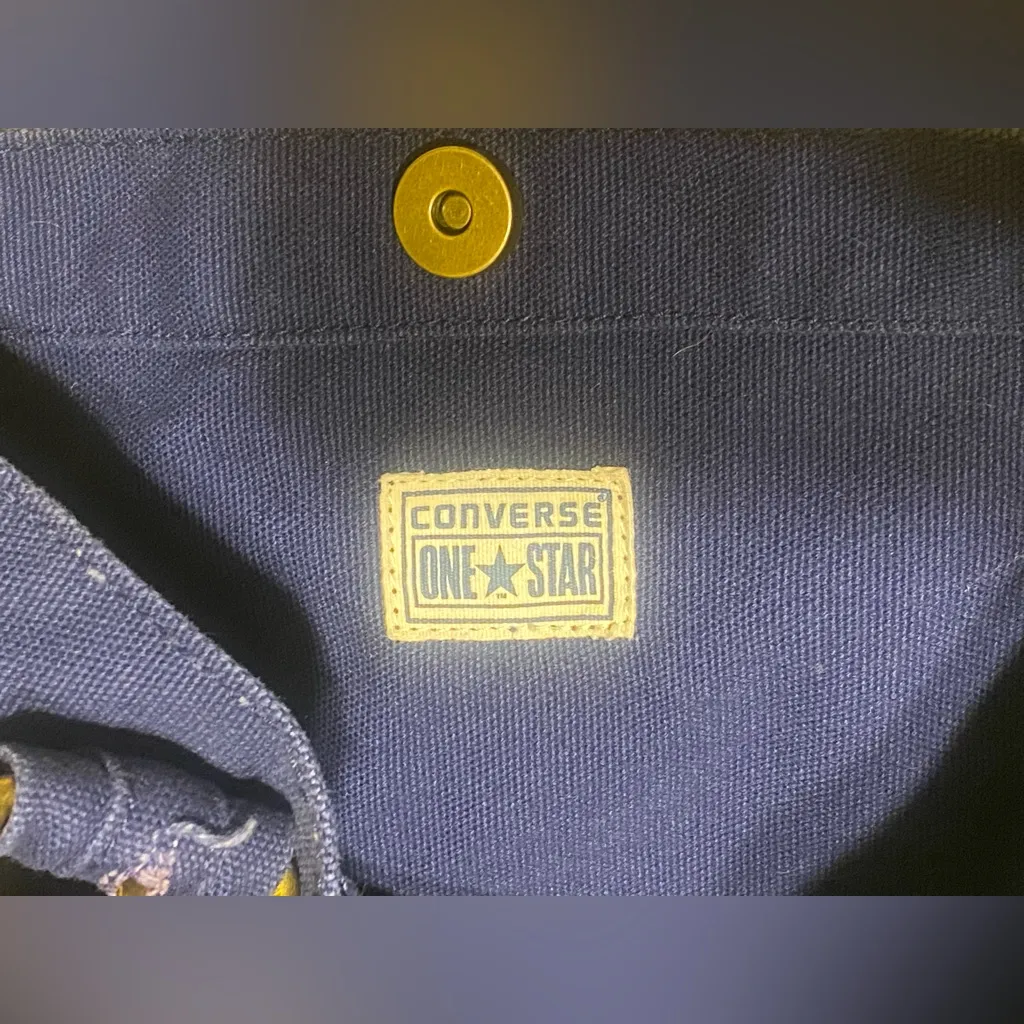 Converse one star tote bag blue canvas with signature star buttons and emblem - Image 10