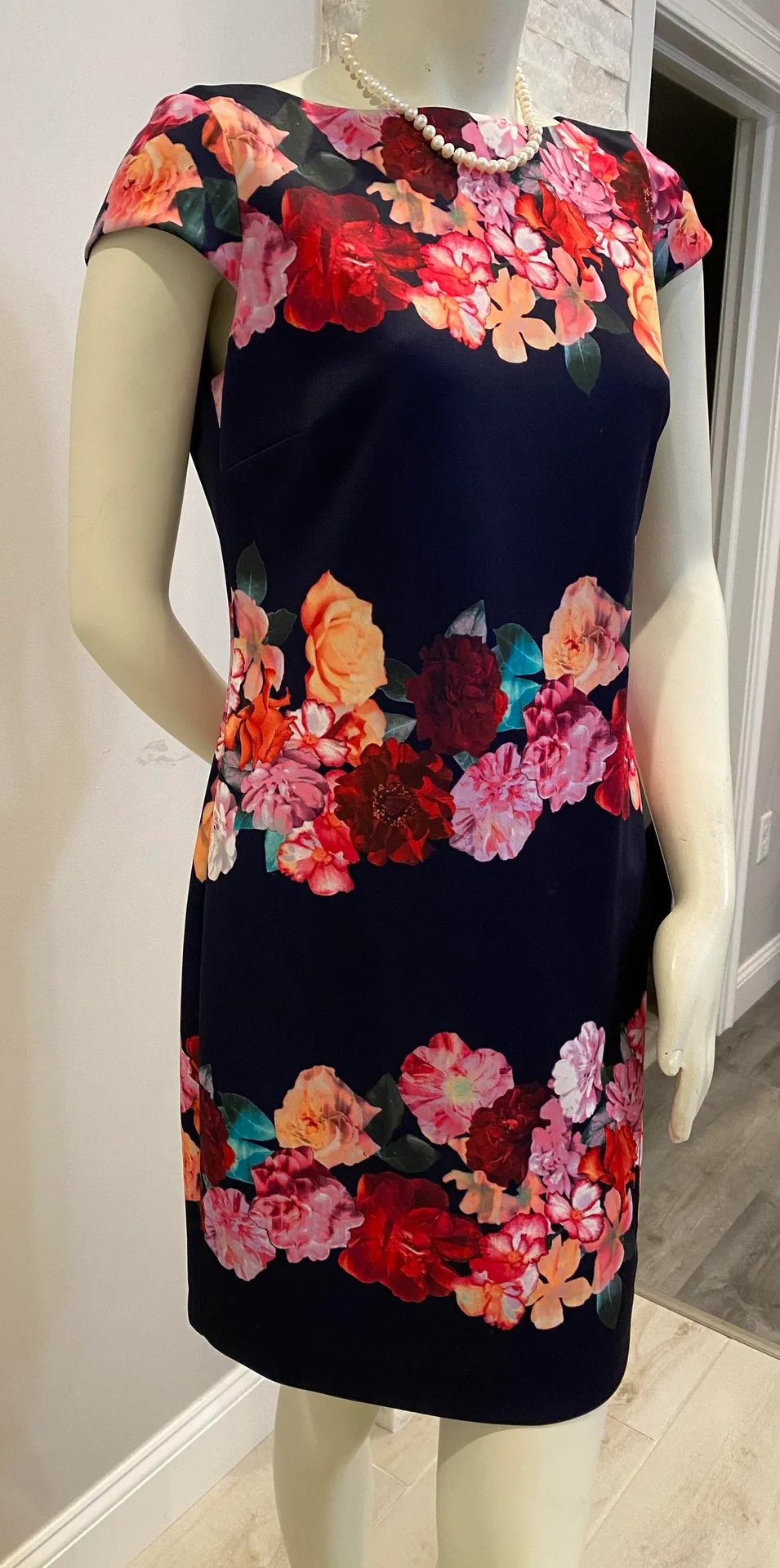 Vince Camuto Dress - Image 4