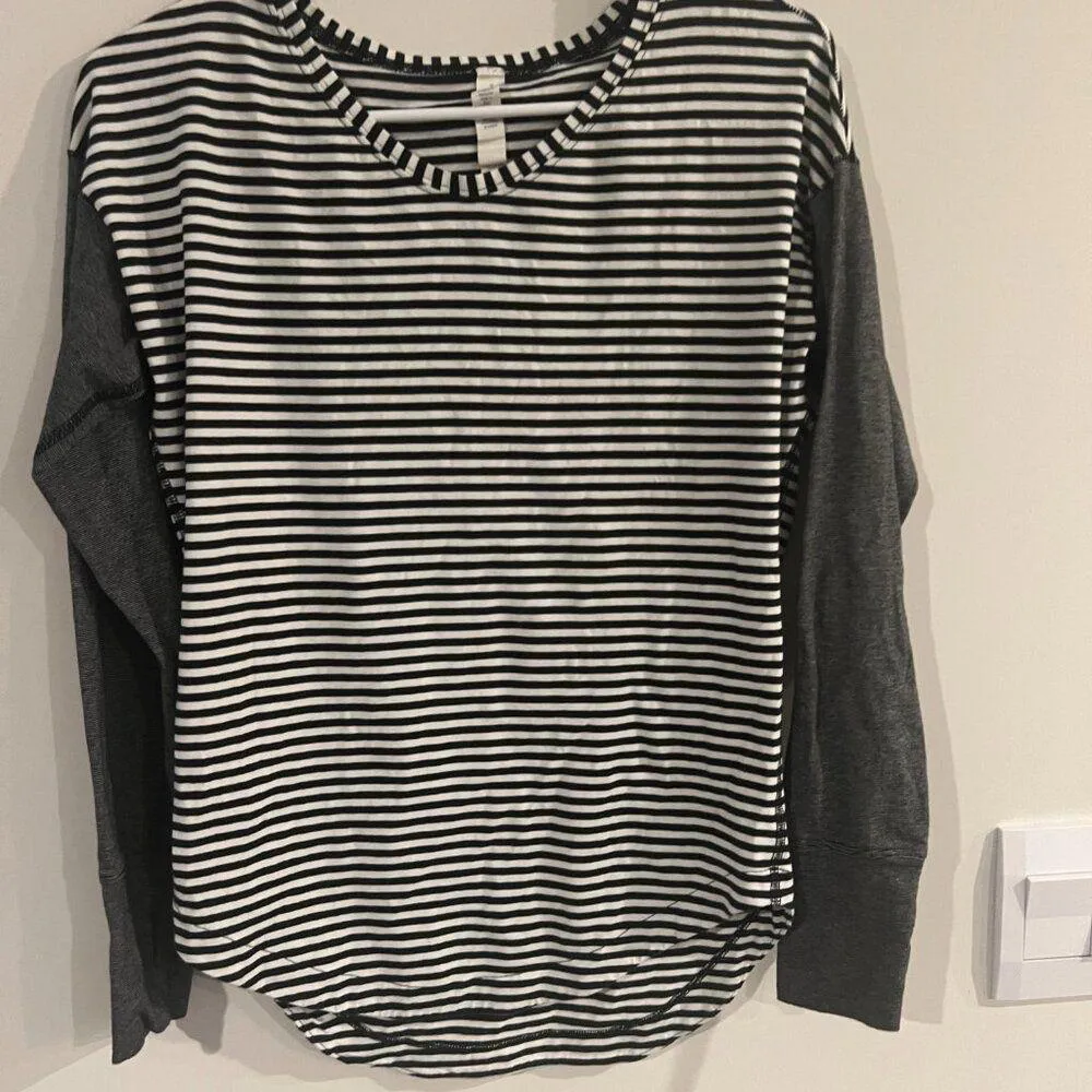 Lululemon striped long sleeve size 2 - Image 4