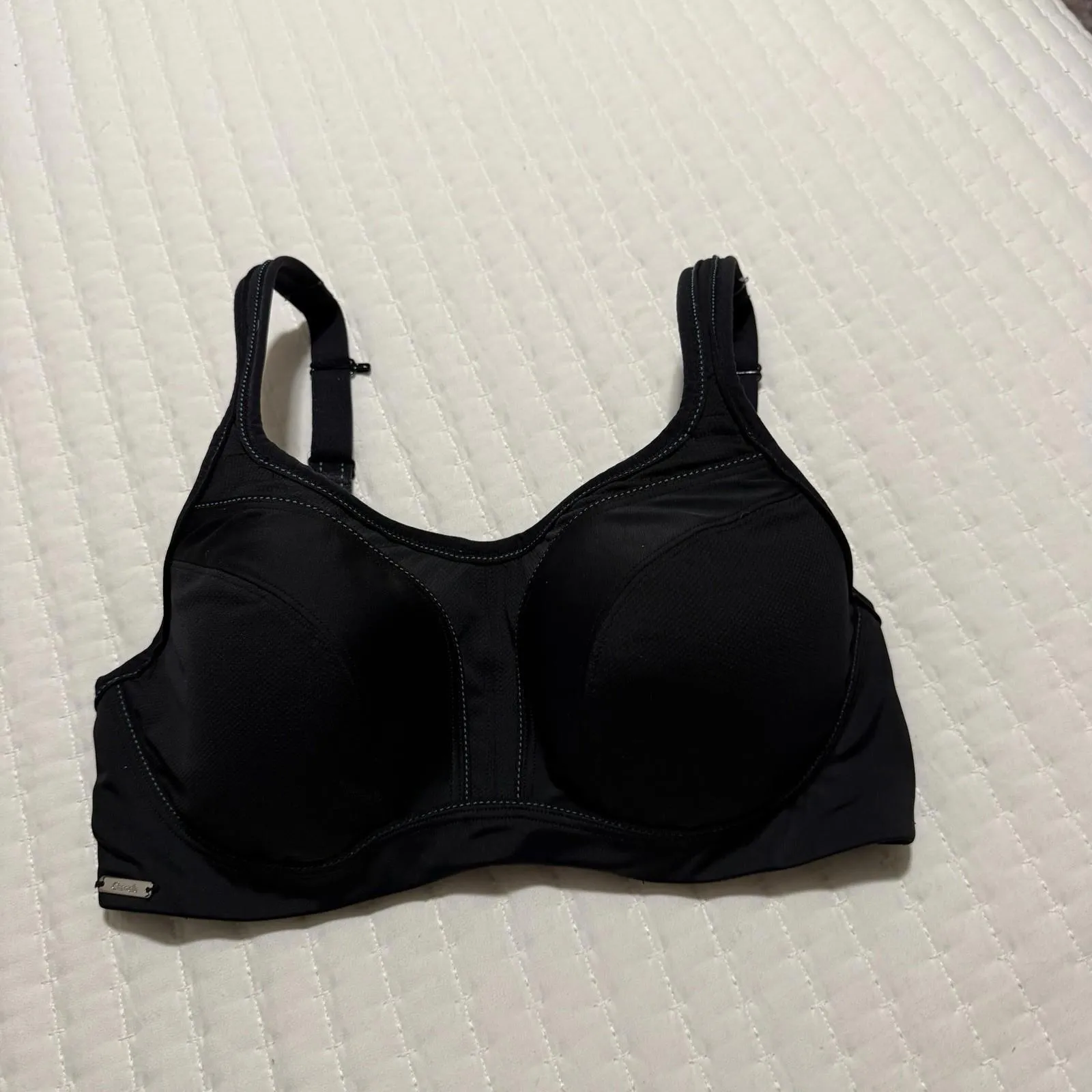 Chantelle High Impact Convertible Sports Bra Black 32DDD Underwire Full Coverage - Image 4