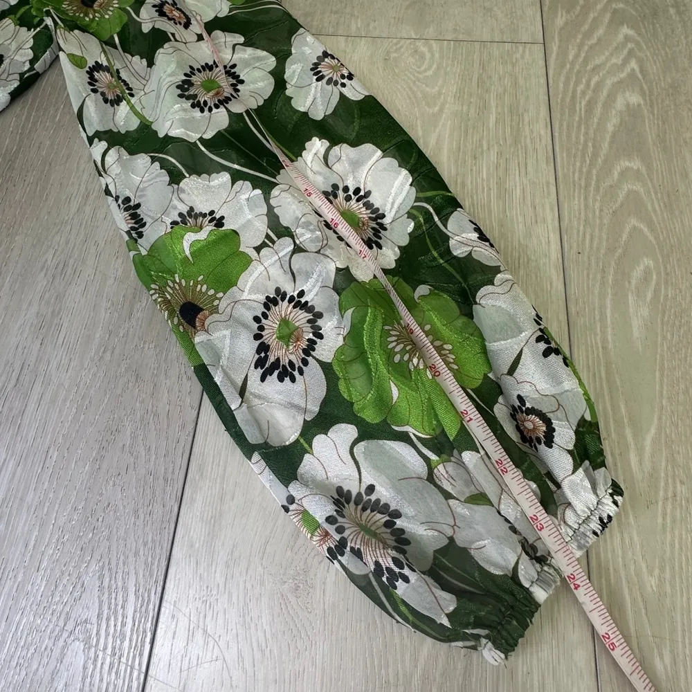 NWT ASTR The Label ruffle front dress green mini long sleeve floral flowy medium - Image 10