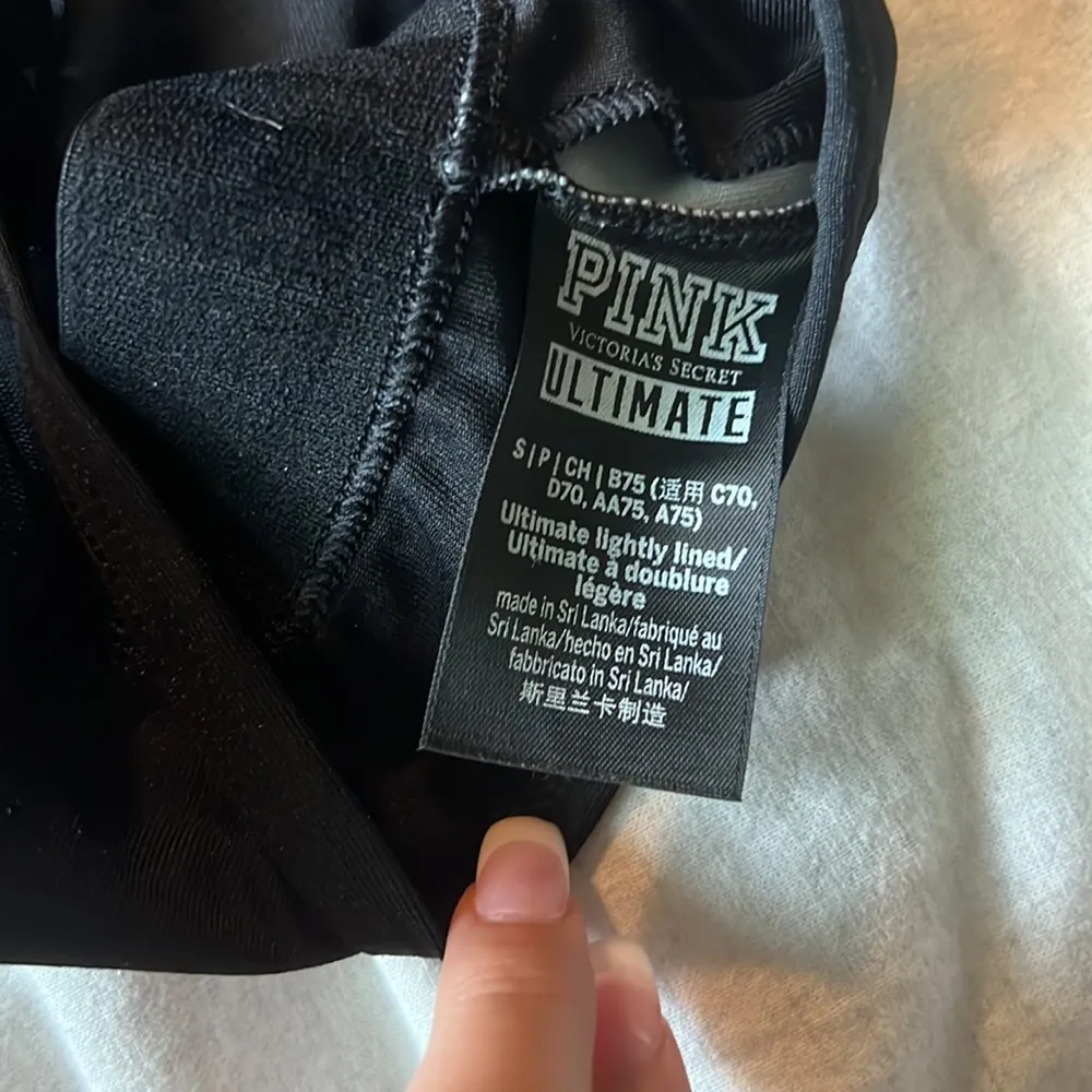 PINK Ultimate Lightly-Lined Sports Bra- camo and black- size small - Image 3