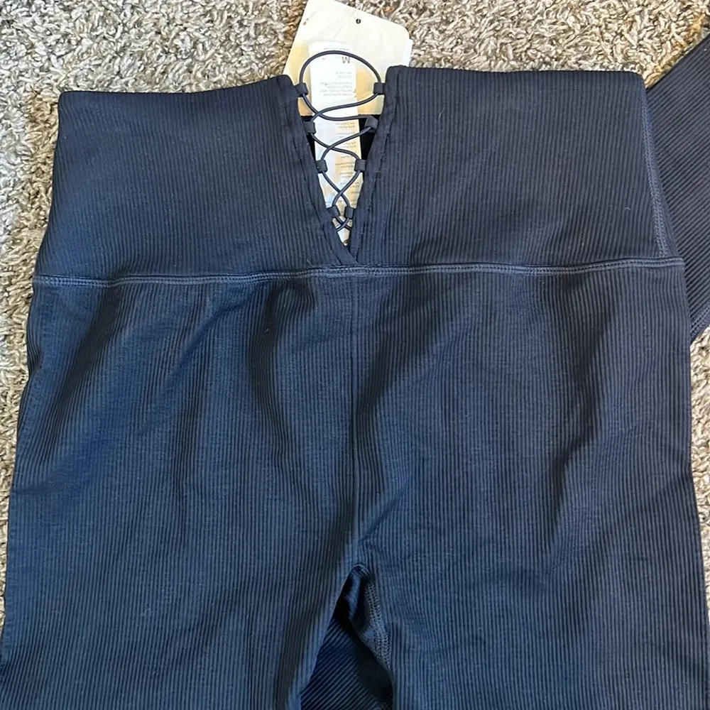 Fabletics High-Waisted Seamless Rib Leggings Size Medium in Swell Blue - Image 4