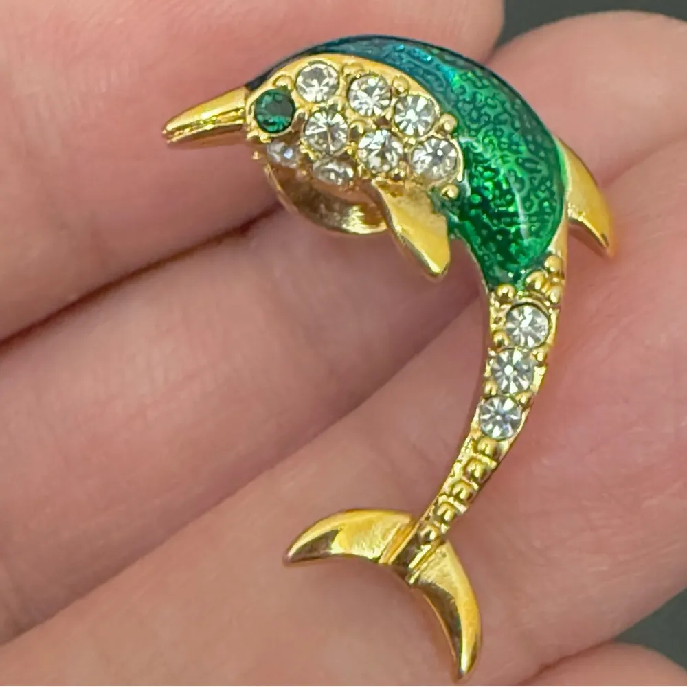 Vintage KREMENTZ Gold Plated Green Enamel Crystal Dolphin Lapel Pin Brooch 3g. - Image 3