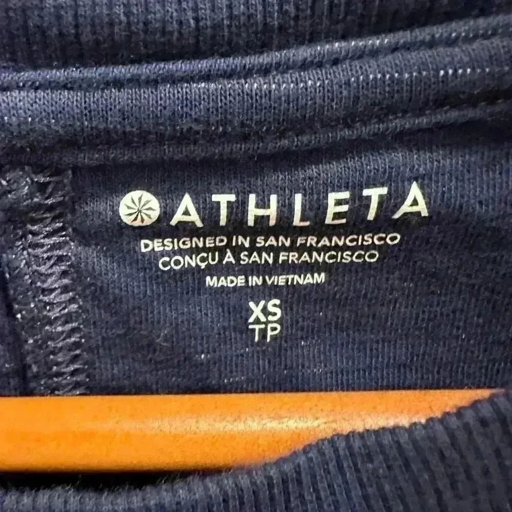 ATHELA Women’s sundown sweatshirt 2.0 Size XS blue/white - Image 3