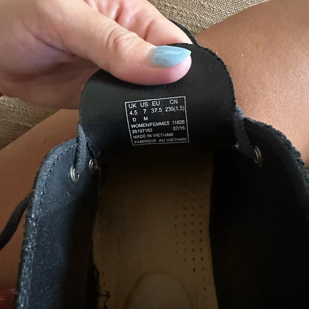 Clark’s Originals women’s size 7 desert boot black - Image 8