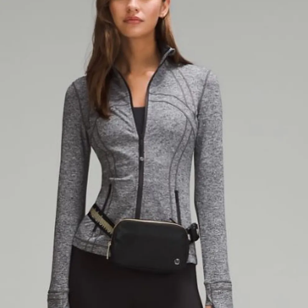 Lululemon UNISEX Everywhere Belt Bag 1L *Wordmark Colour Black/Gold/White Opal - Image 9