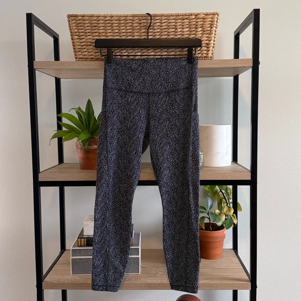 Athleta Mid-Rise Ultimate Stash Textured 7/8 Printed Capri Tight Legging, S - Image 2