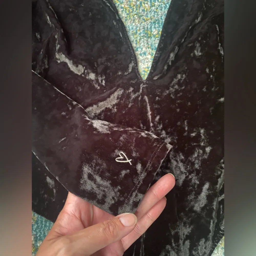 Victoria’s Secret velour long sleeve plunge open back thong bodysuit, size M/L - Image 4