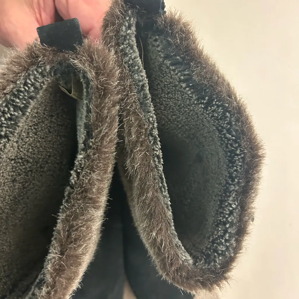 Boots Toms Black and Brown Fur Winter Boots 9
GREAT SHAPE - Image 7