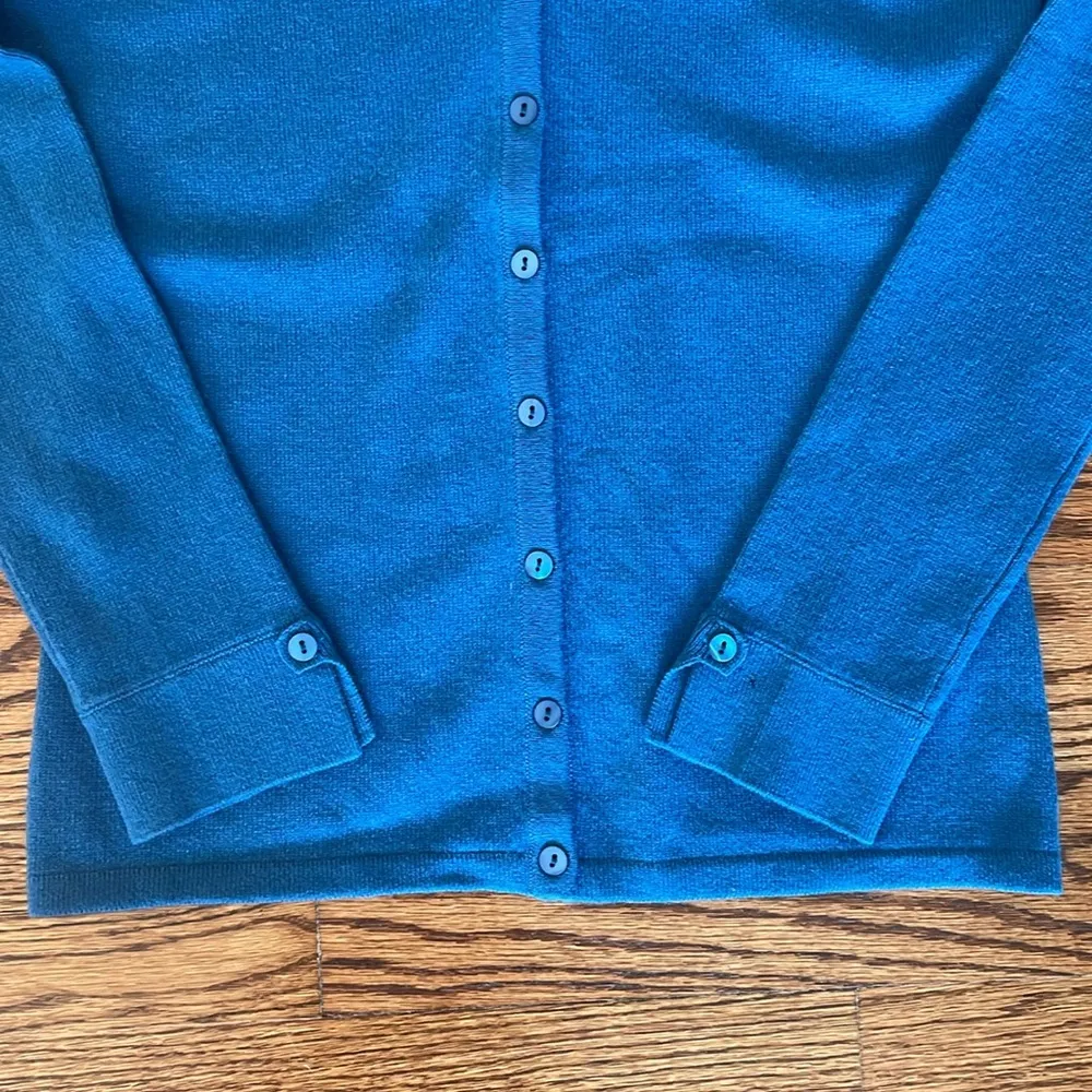 NWT Saks Fifth Avenue 100% Cashmere Cardigan Sweater Size Small Marine Blue - Image 4