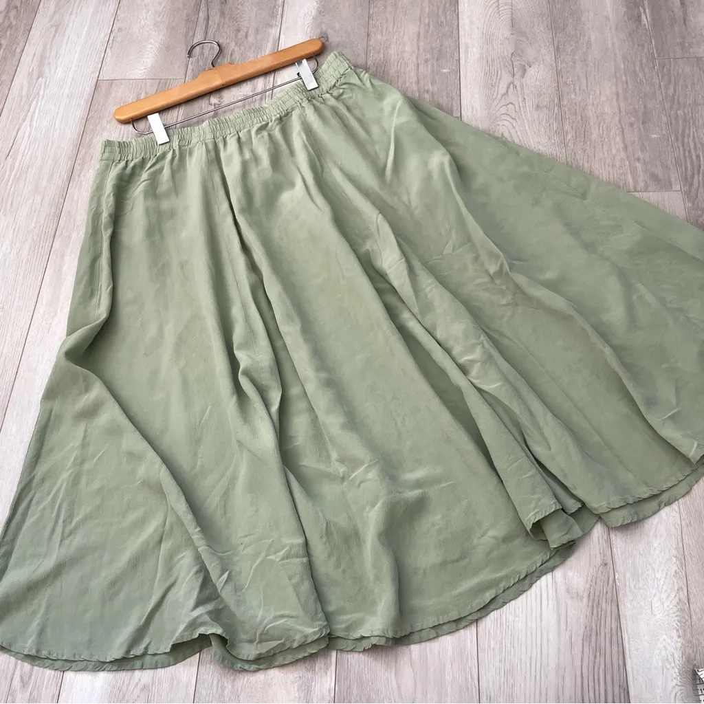 Vintage Silk Skirt flowy midi womens Green (Size 10 petite) minimalist classic - Image 4