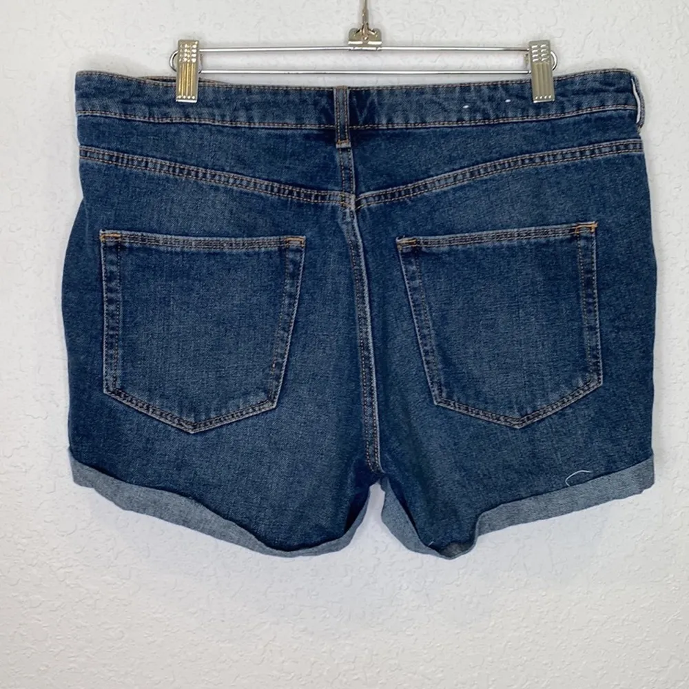 &Denim by H&M Women’s Medium Wash Blue Denim Jean Shorts Cuffed Hem EUC Sz 12 - Image 3