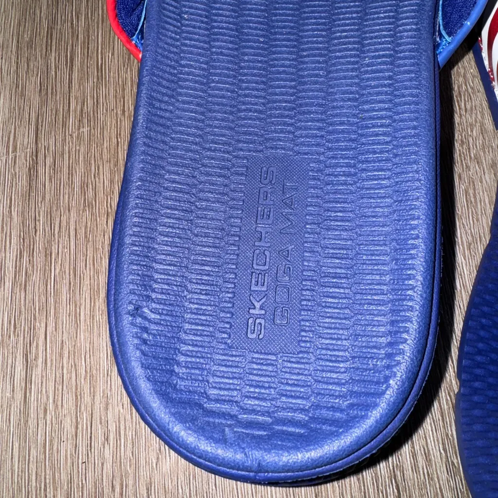 Skechers Goga Mat Flag Design Slides USA size 5. New w/o tags. Few‎ scratches - Image 5