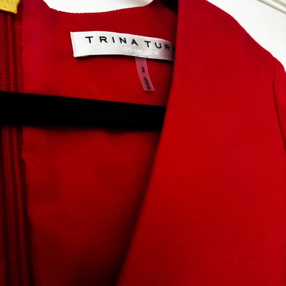 Trina Turk Begonia Bell Sleeve Midi Dress Red Sheath Size 2 Gold Zip Knee Length - Image 5