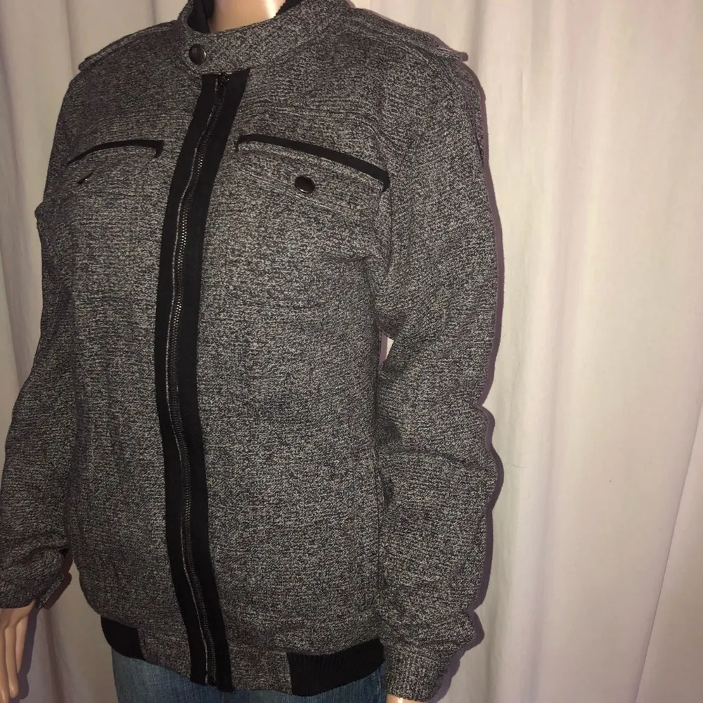 American Rag  thick zippered sweat shirt - Image 4